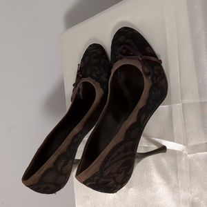 BCBG MAXAZRIA  LACE STILETTO PUMPS